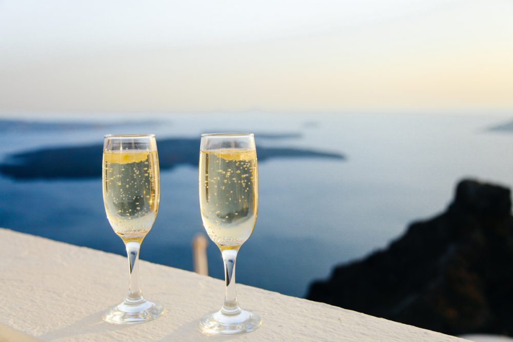 twee glazen champagne